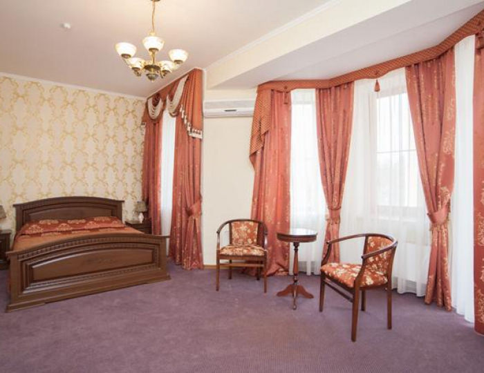 Номер однокомнатный Люкс в коттедже (2 этаж) (с завтраком) - Отель «Улыбка» Старый Оскол