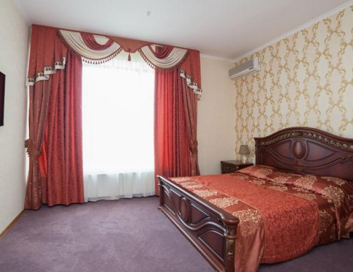 Номер однокомнатный Люкс в коттедже (2 этаж) (с завтраком) - Отель «Улыбка» Старый Оскол