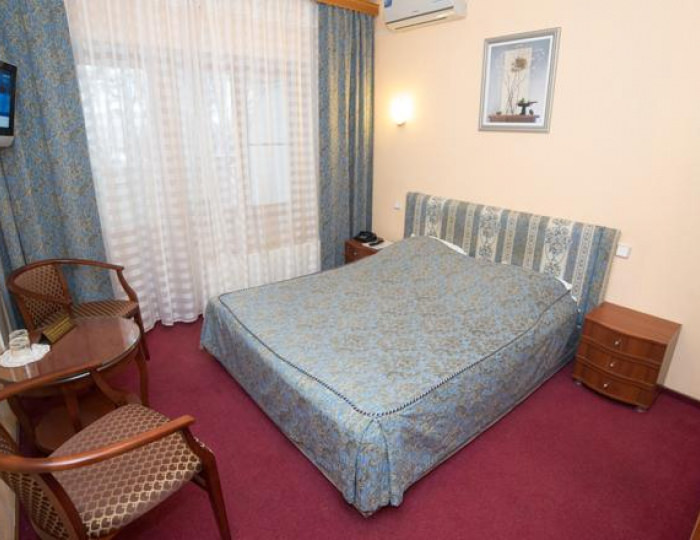 Стандартный номер с видом на бассейн (с завтраком) - Отель «Улыбка» Старый Оскол