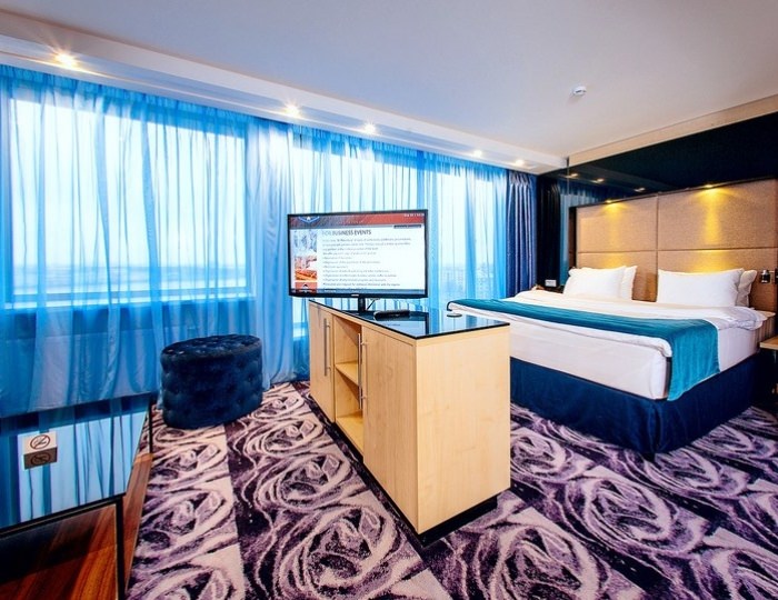 Представительский люкс с видовой ванной и видом на реку - Гостиница «Санкт-Петербург»