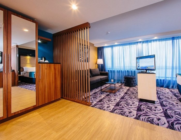 Представительский люкс с видовой ванной и видом на реку - Гостиница «Санкт-Петербург»