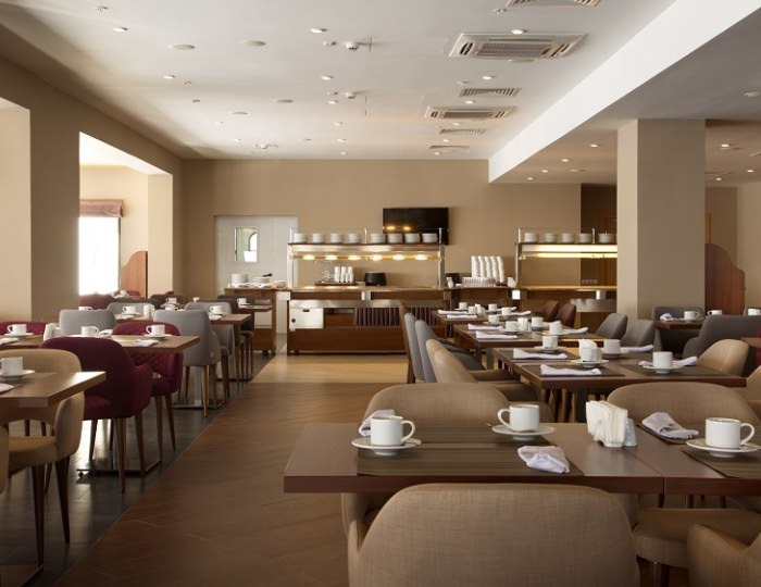 Зал ресторана «Розмарин» - Бальнеологический отель Rosa Springs / Роза Спрингс