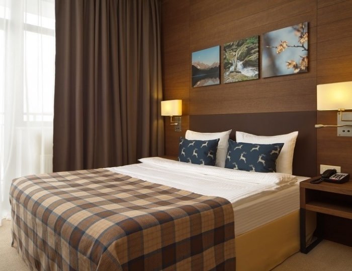 Однокомнатный номер повышенной комфортности с одной большой кроватью (с балконом) - Бальнеологический отель Rosa Springs / Роза Спрингс