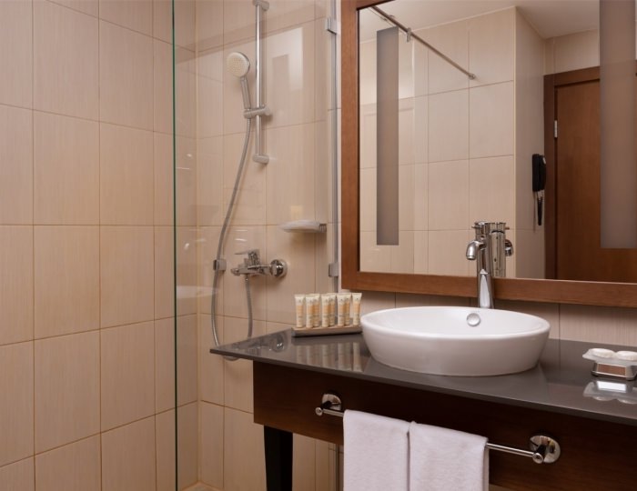 Однокомнатный номер повышенной комфортности с одной большой кроватью (с балконом) - Бальнеологический отель Rosa Springs / Роза Спрингс