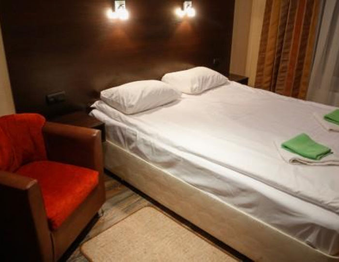 Номер стандарт с 1 двуспальной кроватью (с завтраком) - Отель «Пушкинъ» Псков