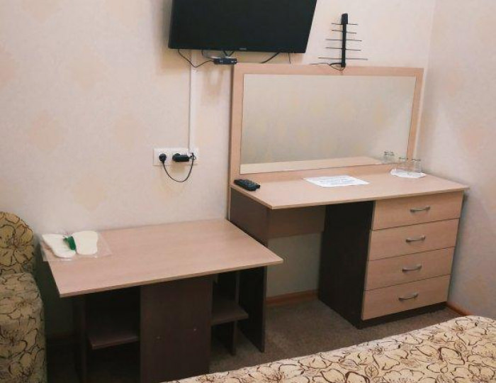 Номер эконом с 1 двуспальной кроватью (без окна) - Гостевой дом «Гармония» Псков