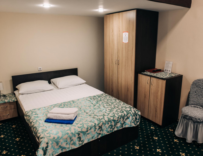 Номер комфорт с 2 односпальными и 1 двуспальной кроватью - Мини-отель «Заря» Коряжма