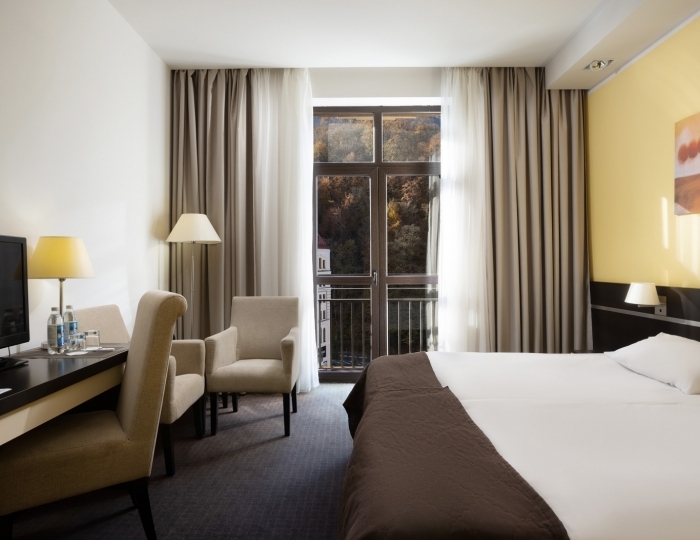 Супериор 2- местный (на реку) DBL с французским балконом - Отель Freestyle Rosa Khutor / Фристайл Роза Хутор