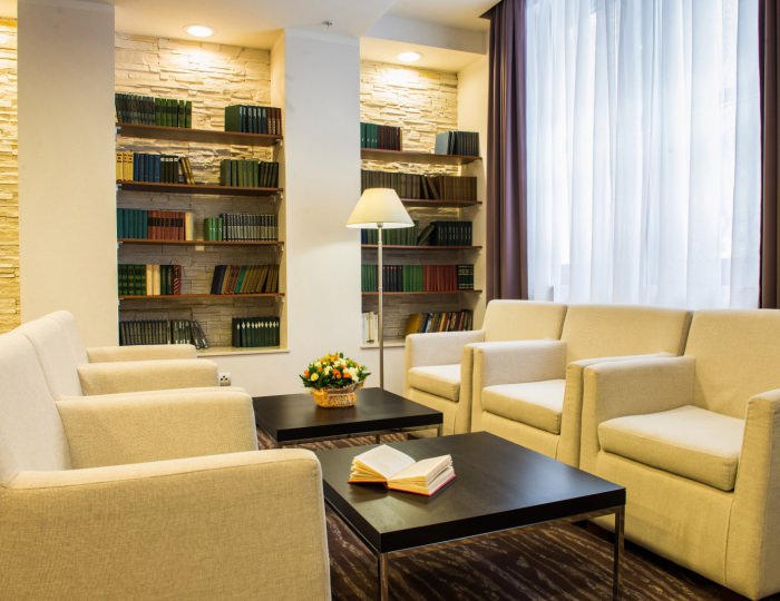 Библиотека - Отель Freestyle Rosa Khutor / Фристайл Роза Хутор