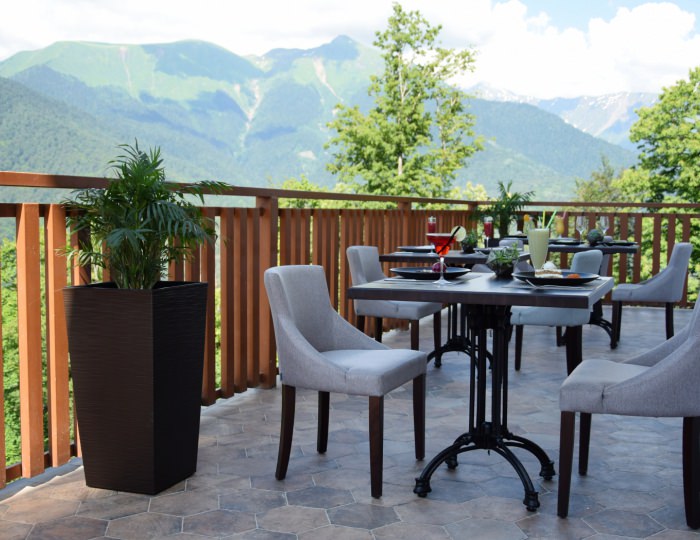 Терраса с видом на горы - Отель Green Flow / Грин Флоу