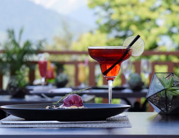 Терраса с видом на горы - Отель Green Flow / Грин Флоу