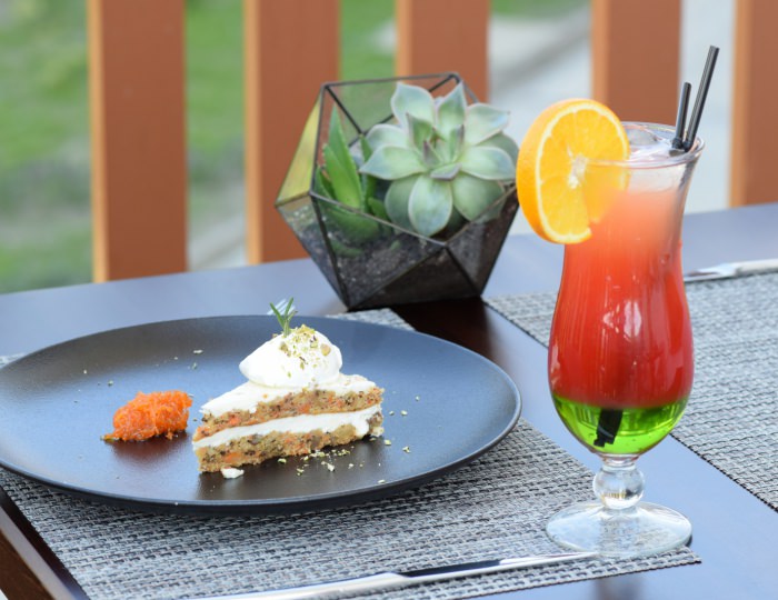 Терраса с видом на горы - Отель Green Flow / Грин Флоу