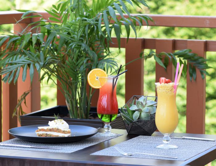 Терраса с видом на горы - Отель Green Flow / Грин Флоу