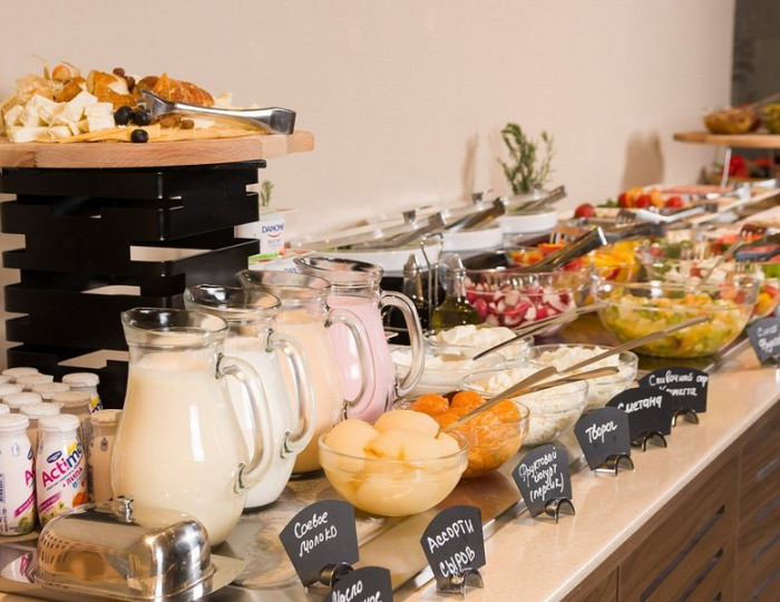 Шведский стол (завтрак) - Отель Green Flow / Грин Флоу