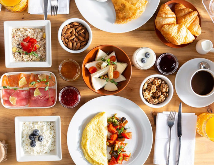 Шведский стол (завтрак) - Отель Green Flow / Грин Флоу