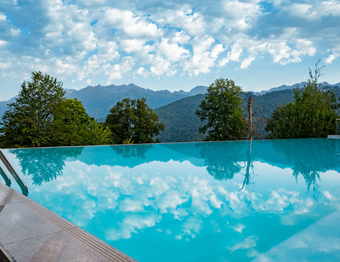 Открытый бассейн с подогревом - Отель Green Flow / Грин Флоу