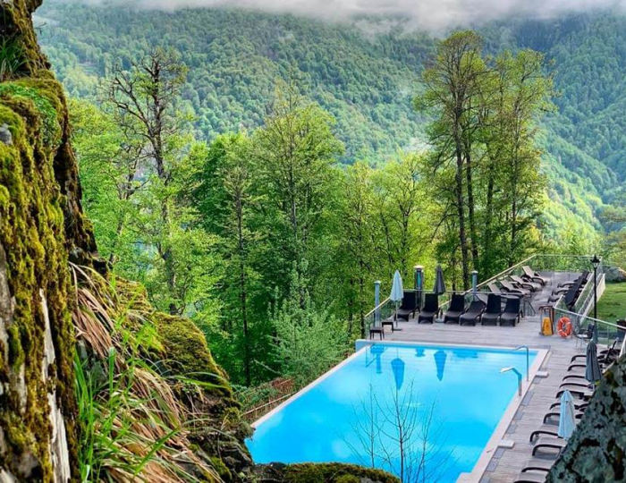 Открытый бассейн с подогревом - Отель Green Flow / Грин Флоу