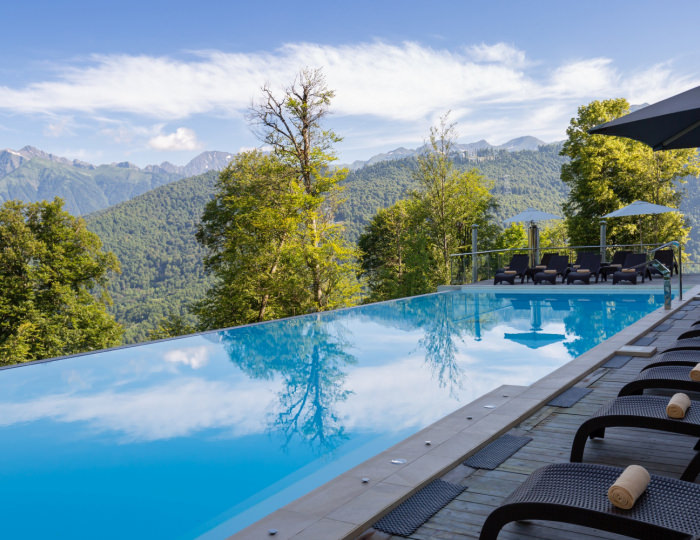 Открытый бассейн с подогревом - Отель Green Flow / Грин Флоу