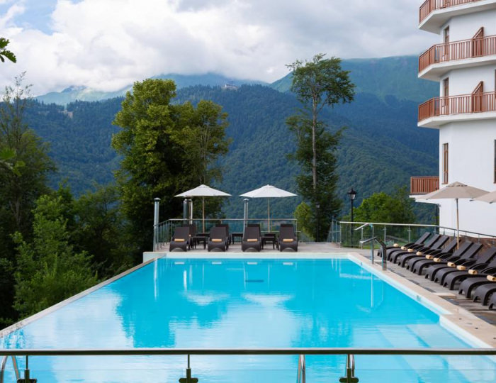 Открытый бассейн с подогревом - Отель Green Flow / Грин Флоу