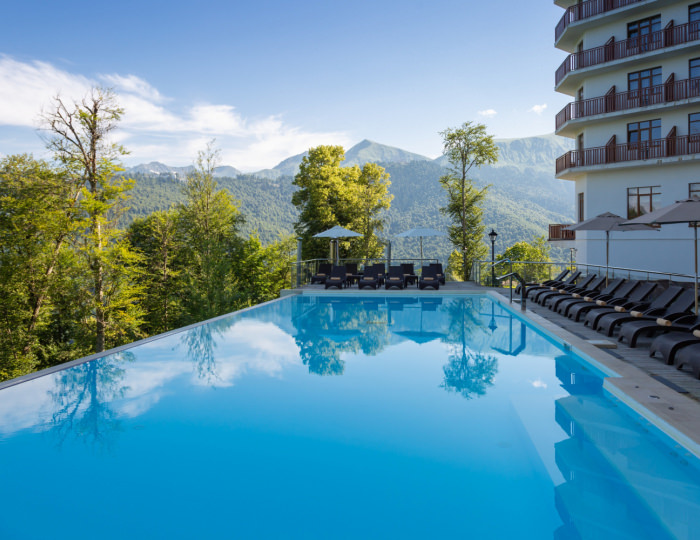 Открытый бассейн с подогревом - Отель Green Flow / Грин Флоу