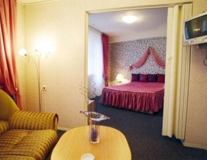 2-комнатный номер люкс с 1 двуспальной кроватью - Отель «Маски» Петрозаводск