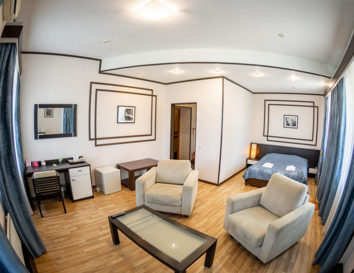 Номер полулюкс с 1 двуспальной кроватью - Отель «Прионежский» Петрозаводск