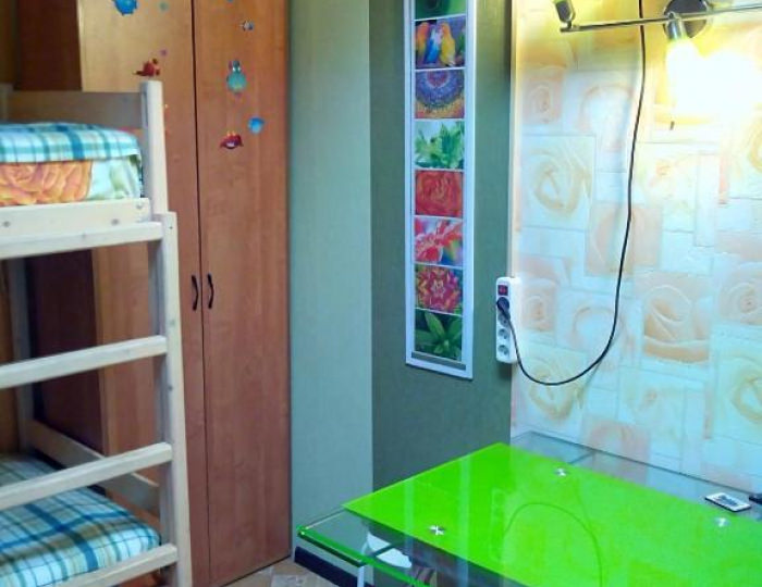 Номер эконом семейный (без окна) c двумя двухъярусными кроватями и диваном - Мини-отель «Коста Рика» Щелково