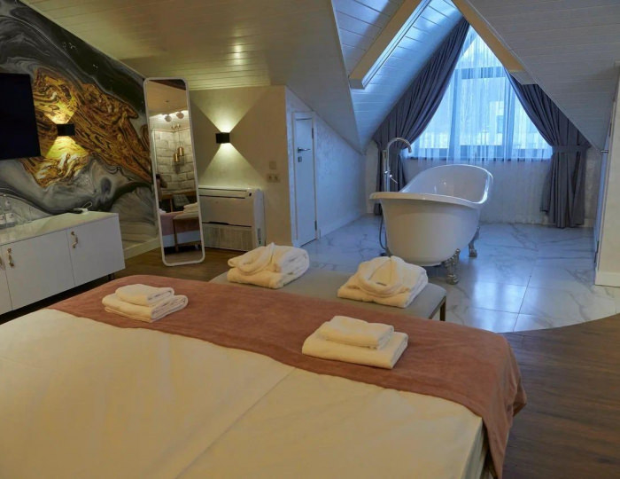 Номер люкс Белый (с завтраком) - Мини-отель «За поводом» Щелково