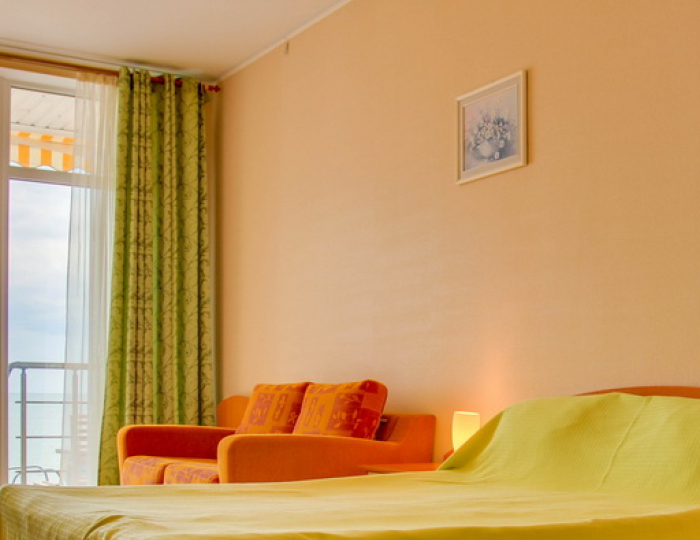 Улучшенный 3-местный 1-комнатный выход к морю - Гостиница «Хижина Робинзона» Феодосия