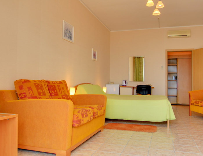 Улучшенный 3-местный 1-комнатный выход к морю - Гостиница «Хижина Робинзона» Феодосия