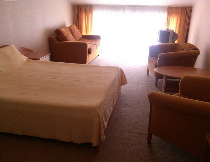 Улучшенный 3-местный 1-комнатый мансарда - Гостиница «Хижина Робинзона» Феодосия