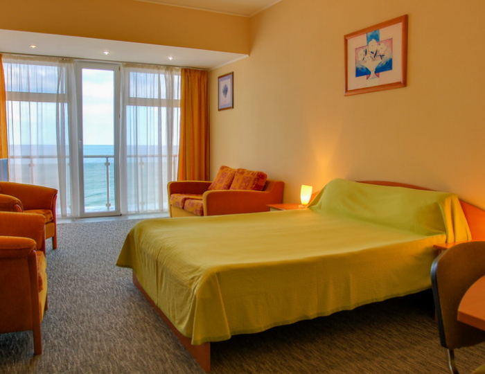 Улучшенный 3-местный 1-комнатный с балконом - Гостиница «Хижина Робинзона» Феодосия