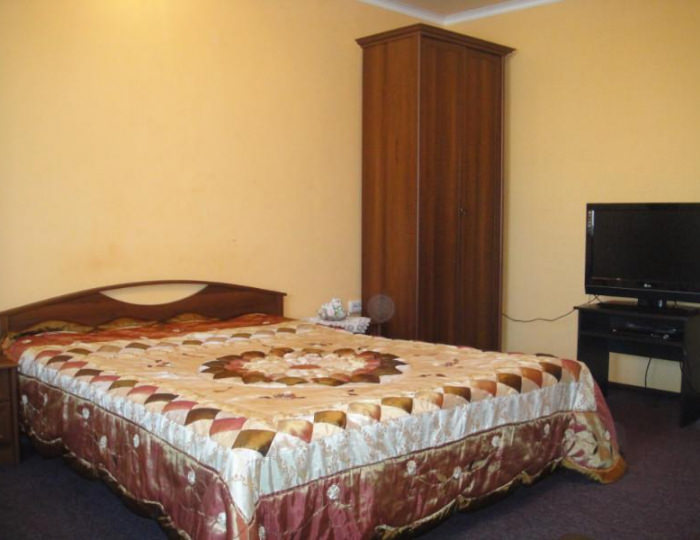 Номер стандарт улучшенный с 1 двуспальной кроватью - Отель «Корона» Астрахань